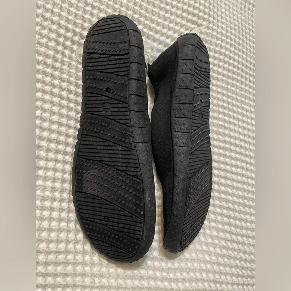 NWT Cat & Jack - Kids Water Shoes